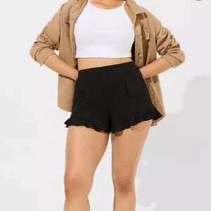 Torrid Black 5 inch inseam Gauze Ruffle Hem Shorts sz 00 excellent condition
